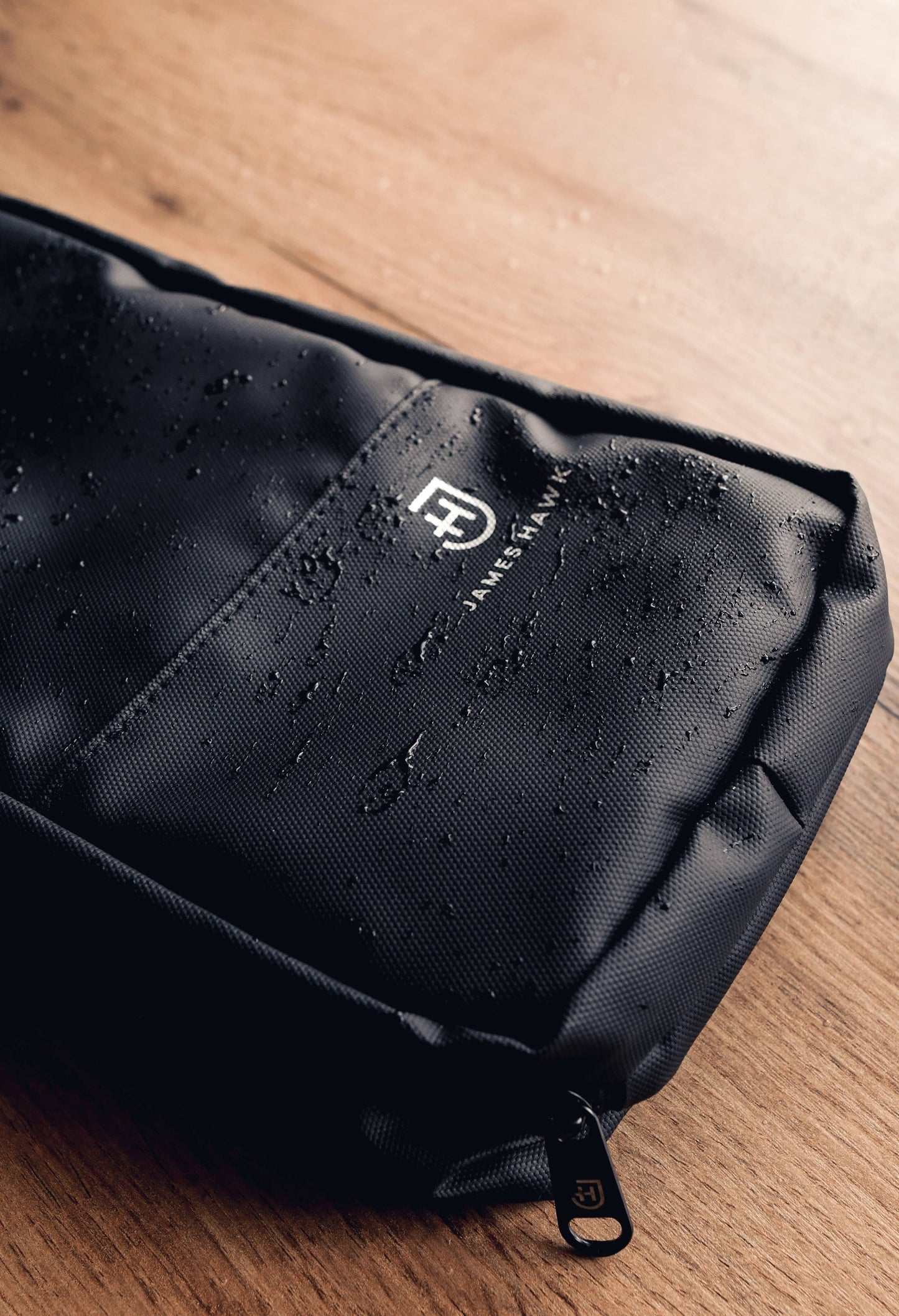 Toilettaske til Mænd - Vandafvisende Rejsetaske med Krog | James Hawk Luggage & Bags James Hawk