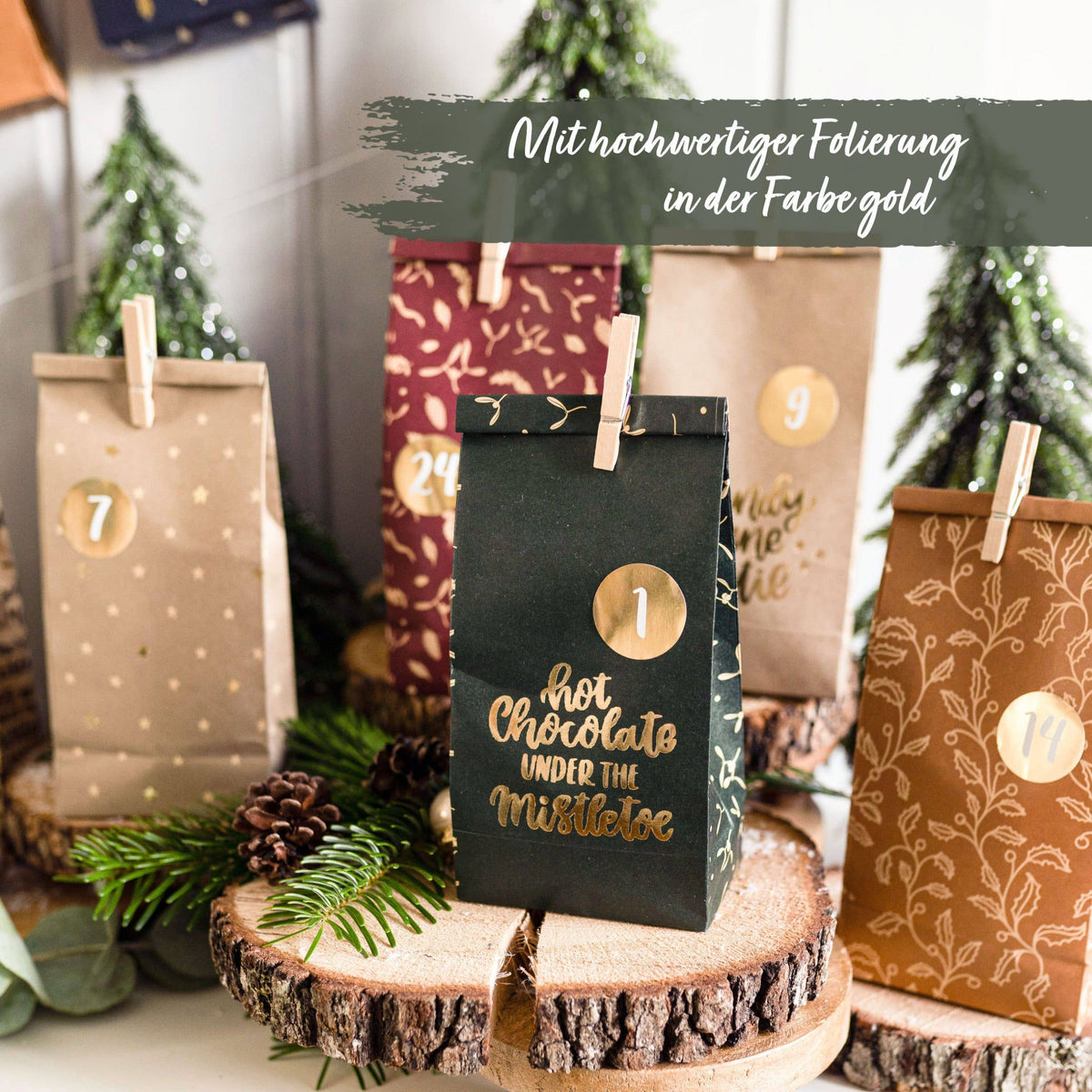 Adventskalender med 24 papirposer – Guldtryk og talklistermærker | Papierdrachen Juledekoration Papierdrachen